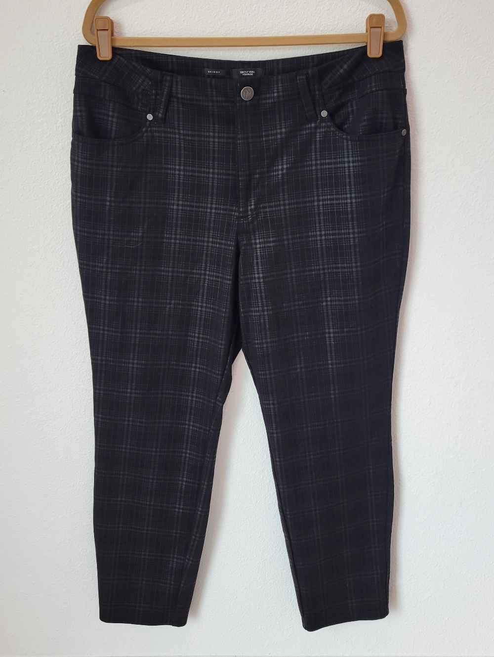 Simply Vera Wang Skinny Pants XL Black Silver Plaid‎